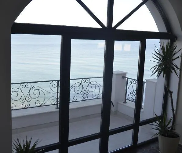 Ashram פרימורסקו