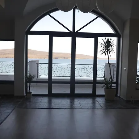 Ashram Хотел 3*