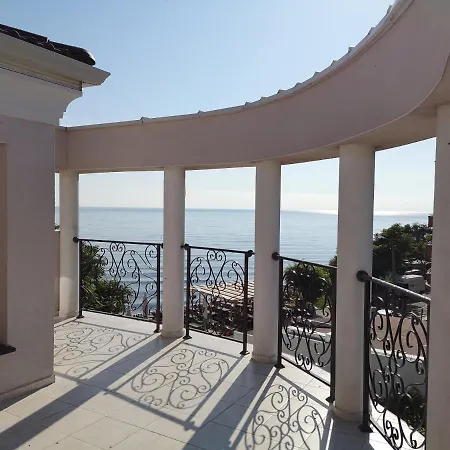 Хотел Ashram 3*