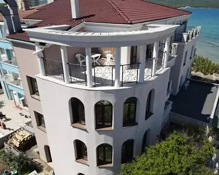 Ashram Otel