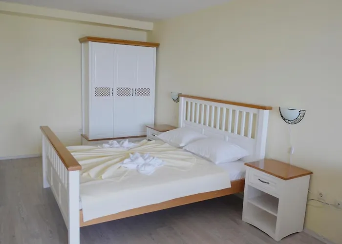 Ξενοδοχείο Ashram 3*